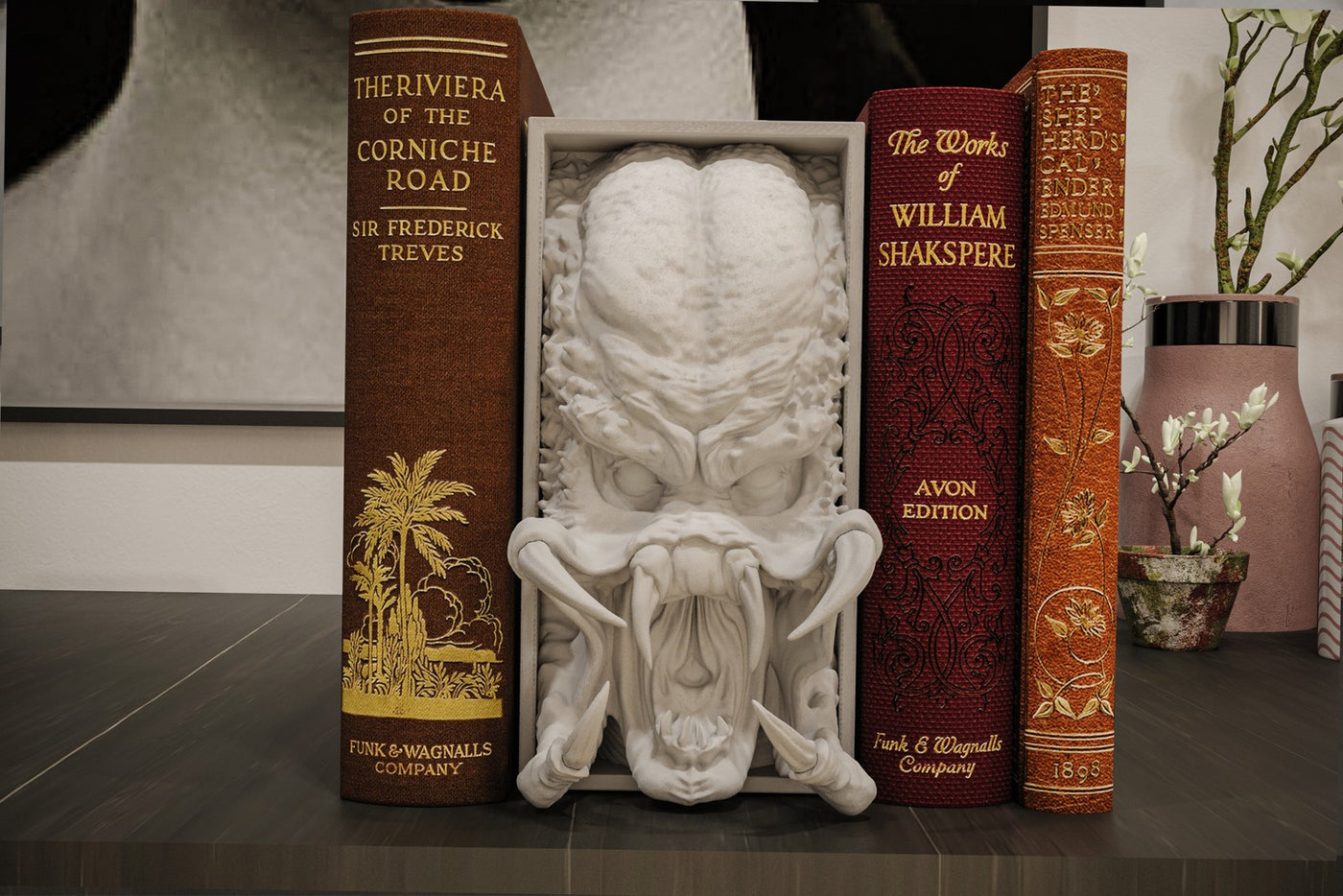 Predator Inspired Book Nook/Wall Mount - Sci-Fi Horror 3D Printed Shelf Decor
