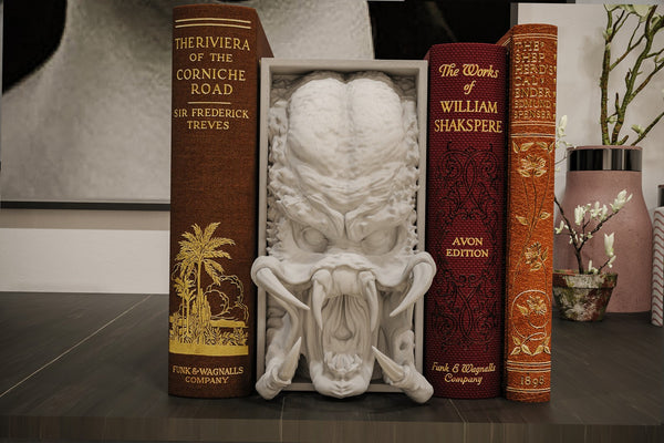 Predator Inspired Book Nook/Wall Mount - Sci-Fi Horror 3D Printed Shelf Decor