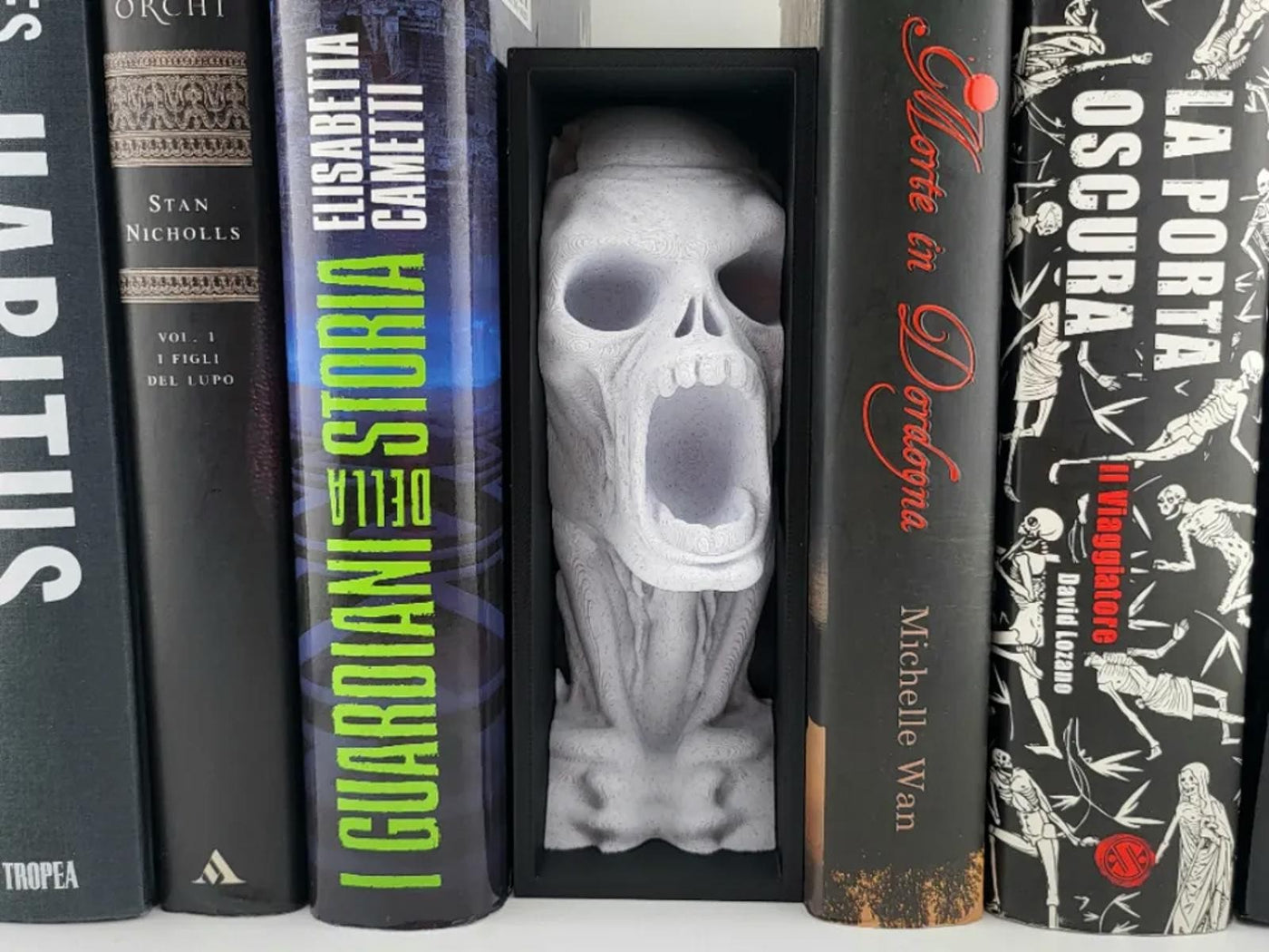 Horror Book Nook Bookshelf Insert - Screaming Zombie Skull Decor Unpainted